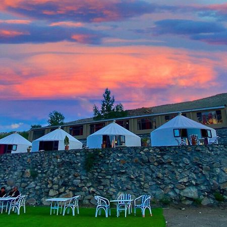 Apex Hotels And Resorts Hussaini Karimabad  Eksteriør billede