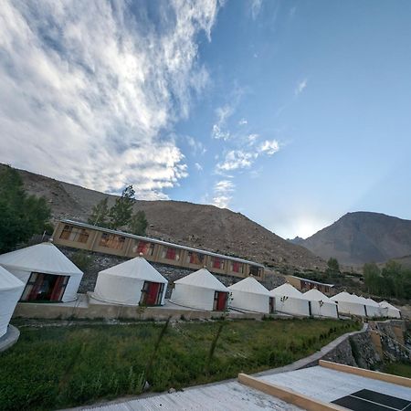 Apex Hotels And Resorts Hussaini Karimabad  Eksteriør billede