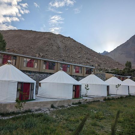Apex Hotels And Resorts Hussaini Karimabad  Eksteriør billede