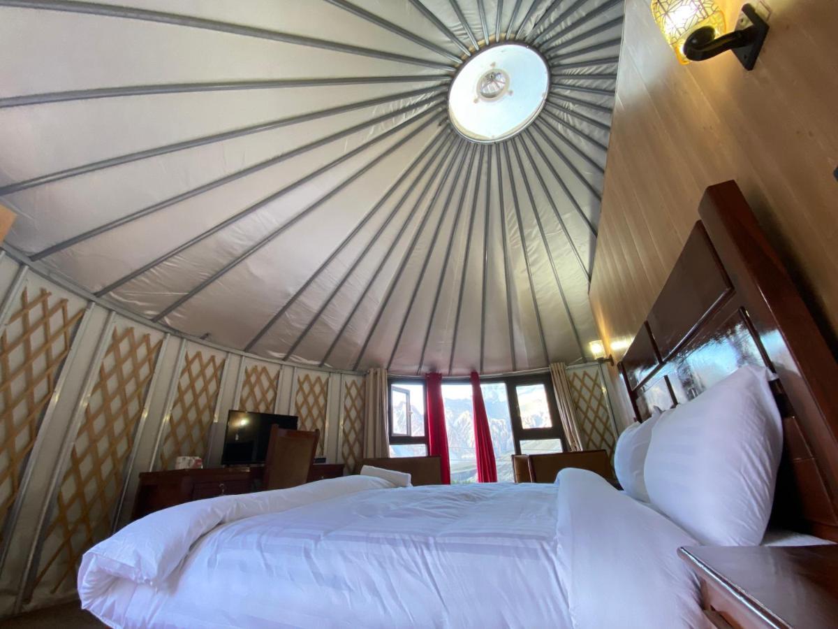 Apex Hotels And Resorts Hussaini Karimabad  Eksteriør billede