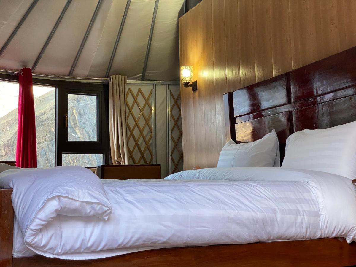 Apex Hotels And Resorts Hussaini Karimabad  Eksteriør billede