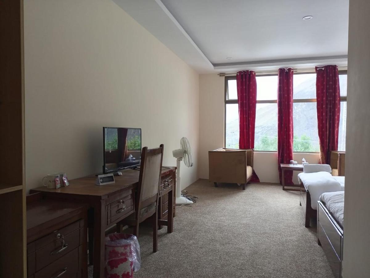 Apex Hotels And Resorts Hussaini Karimabad  Eksteriør billede