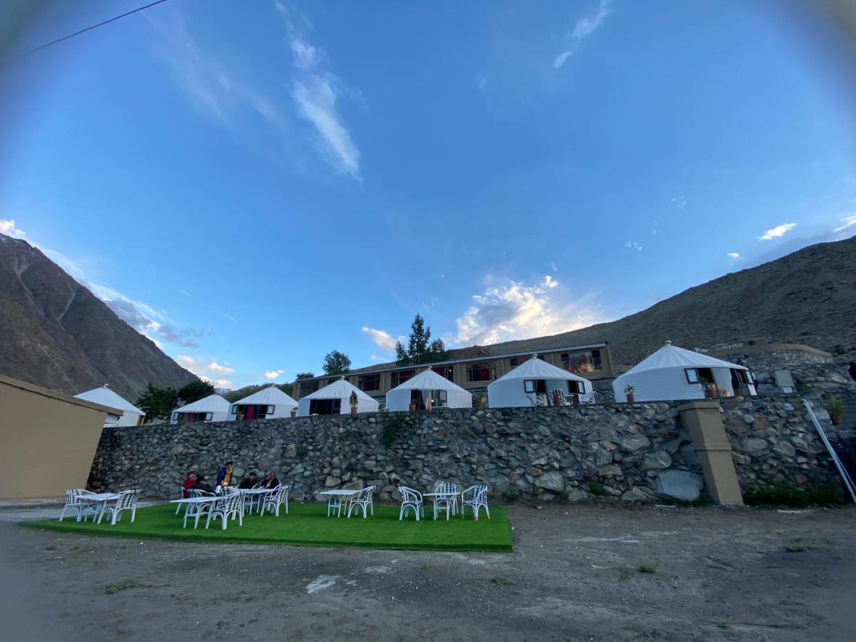 Apex Hotels And Resorts Hussaini Karimabad  Eksteriør billede