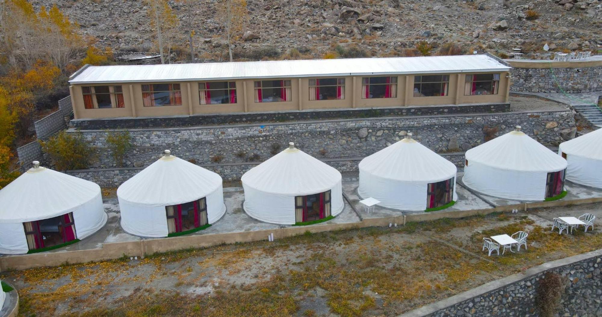 Apex Hotels And Resorts Hussaini Karimabad  Eksteriør billede