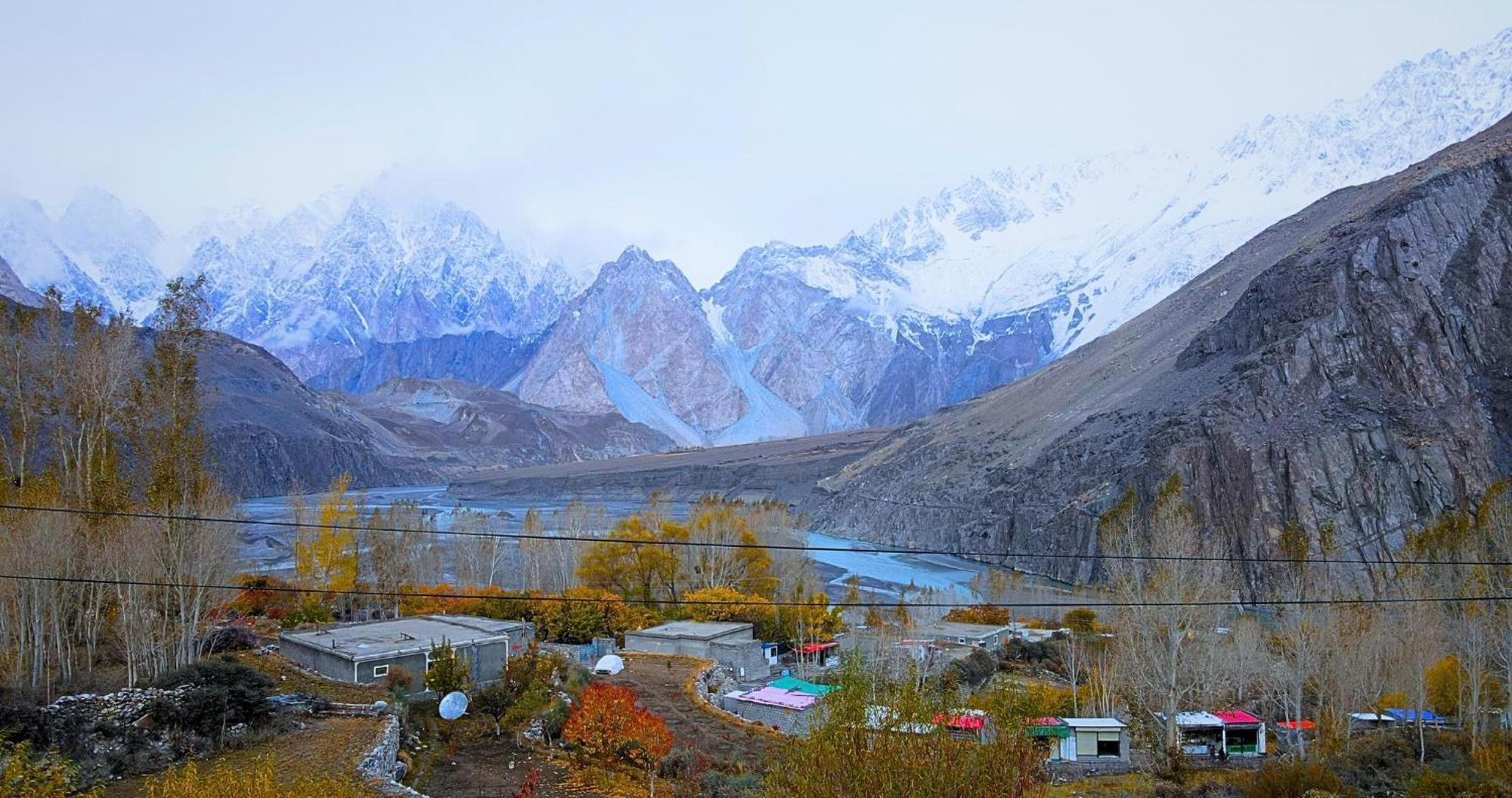 Apex Hotels And Resorts Hussaini Karimabad  Eksteriør billede