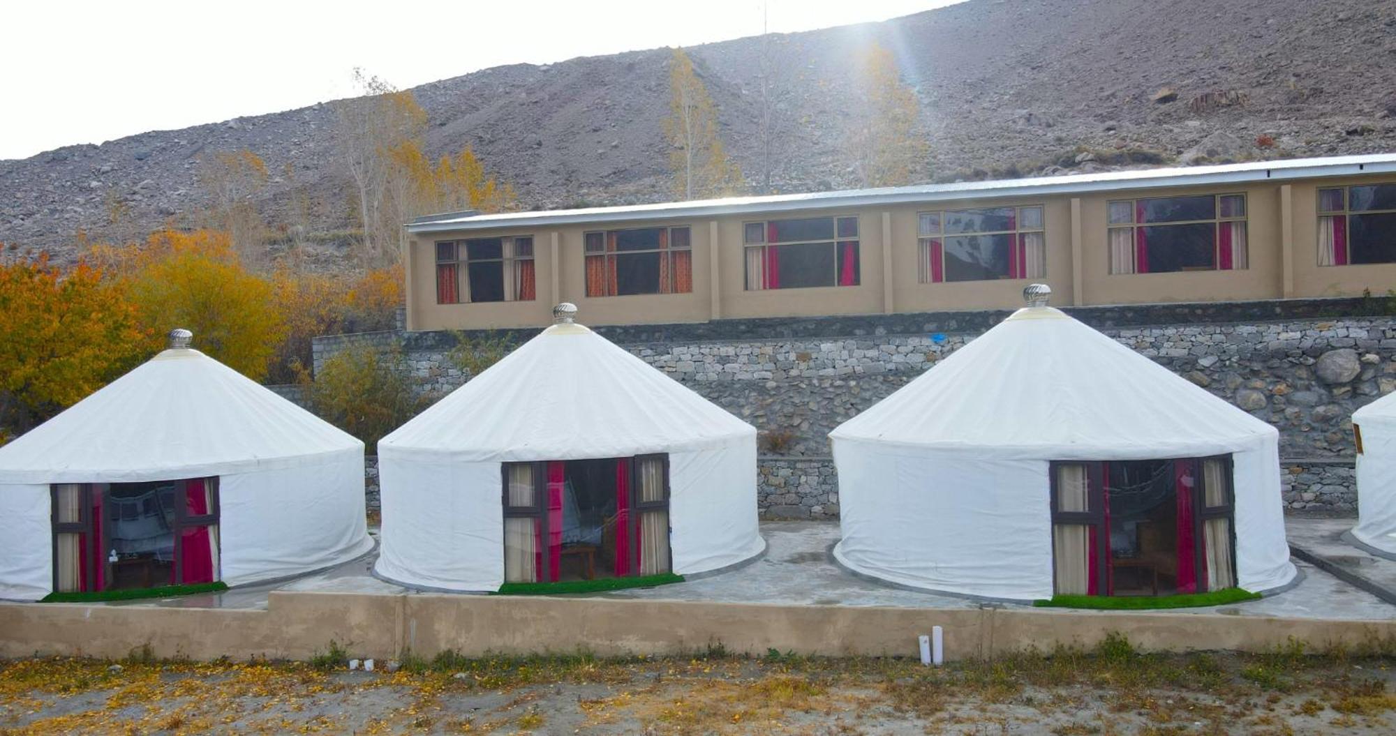 Apex Hotels And Resorts Hussaini Karimabad  Eksteriør billede