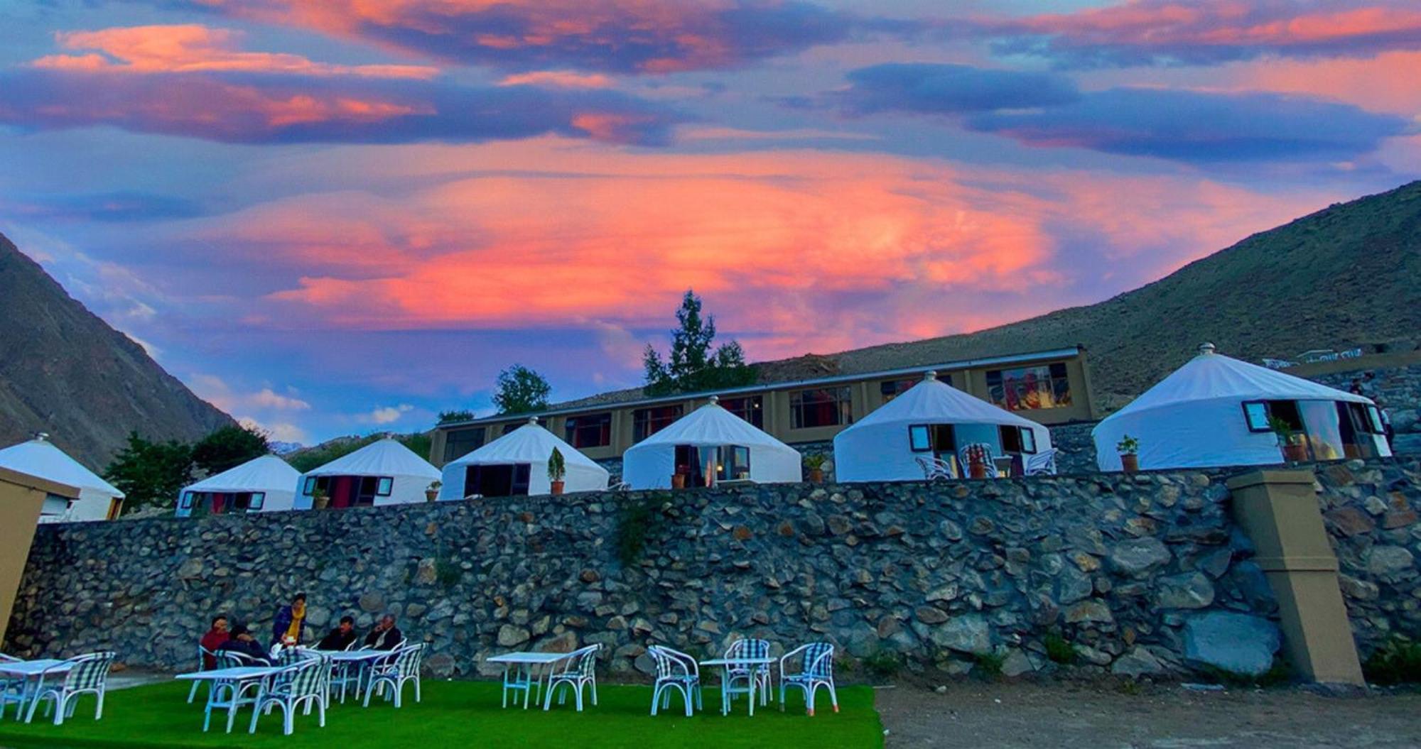 Apex Hotels And Resorts Hussaini Karimabad  Eksteriør billede