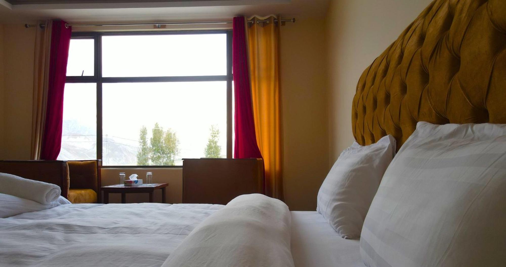 Apex Hotels And Resorts Hussaini Karimabad  Eksteriør billede