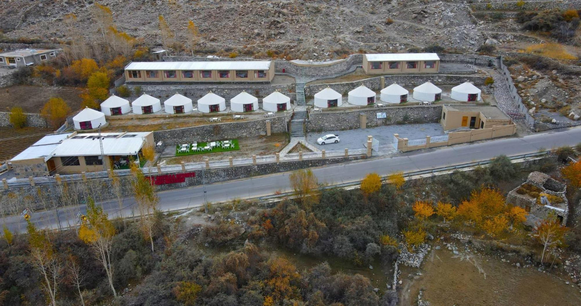 Apex Hotels And Resorts Hussaini Karimabad  Eksteriør billede