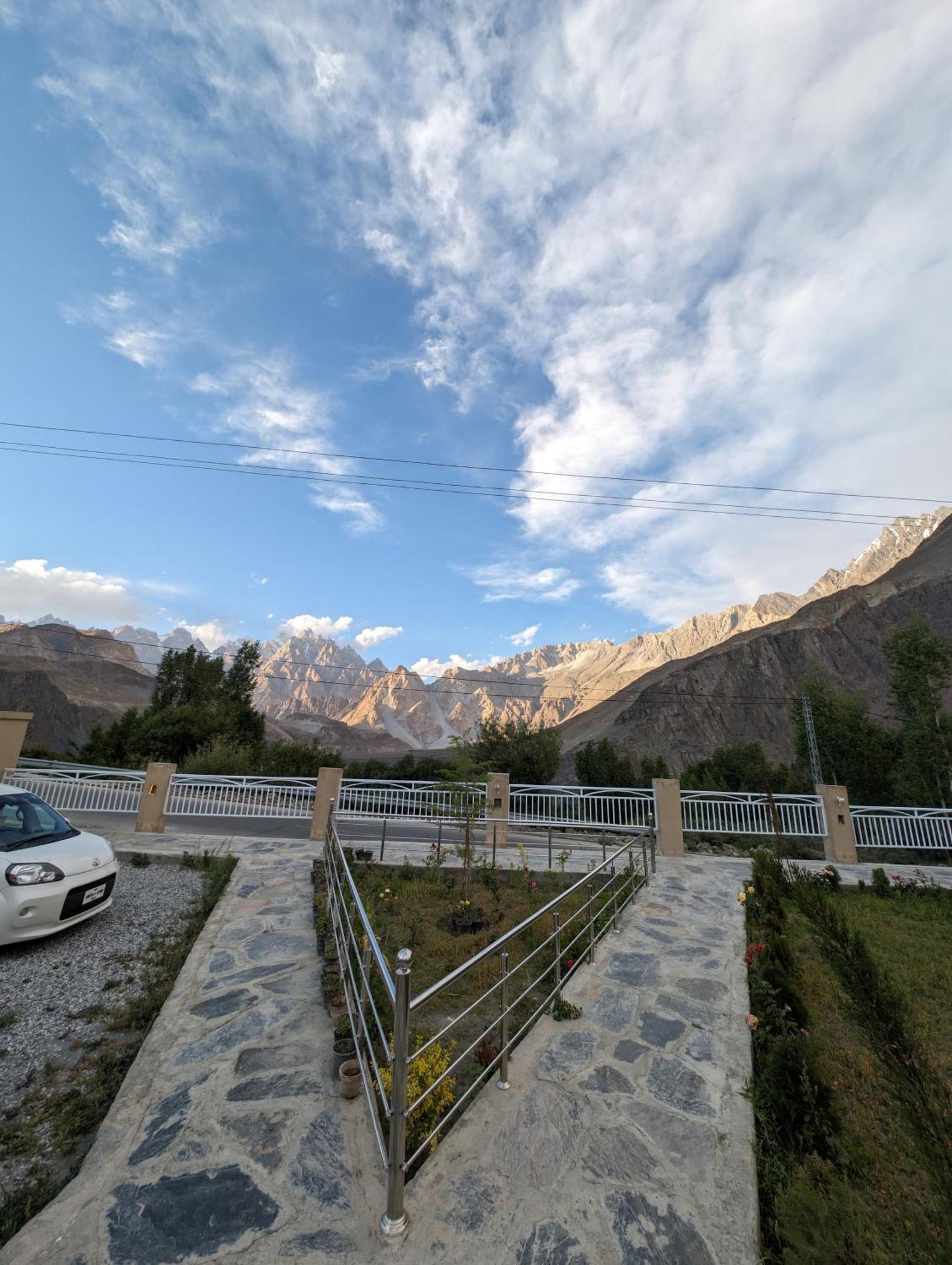 Apex Hotels And Resorts Hussaini Karimabad  Eksteriør billede