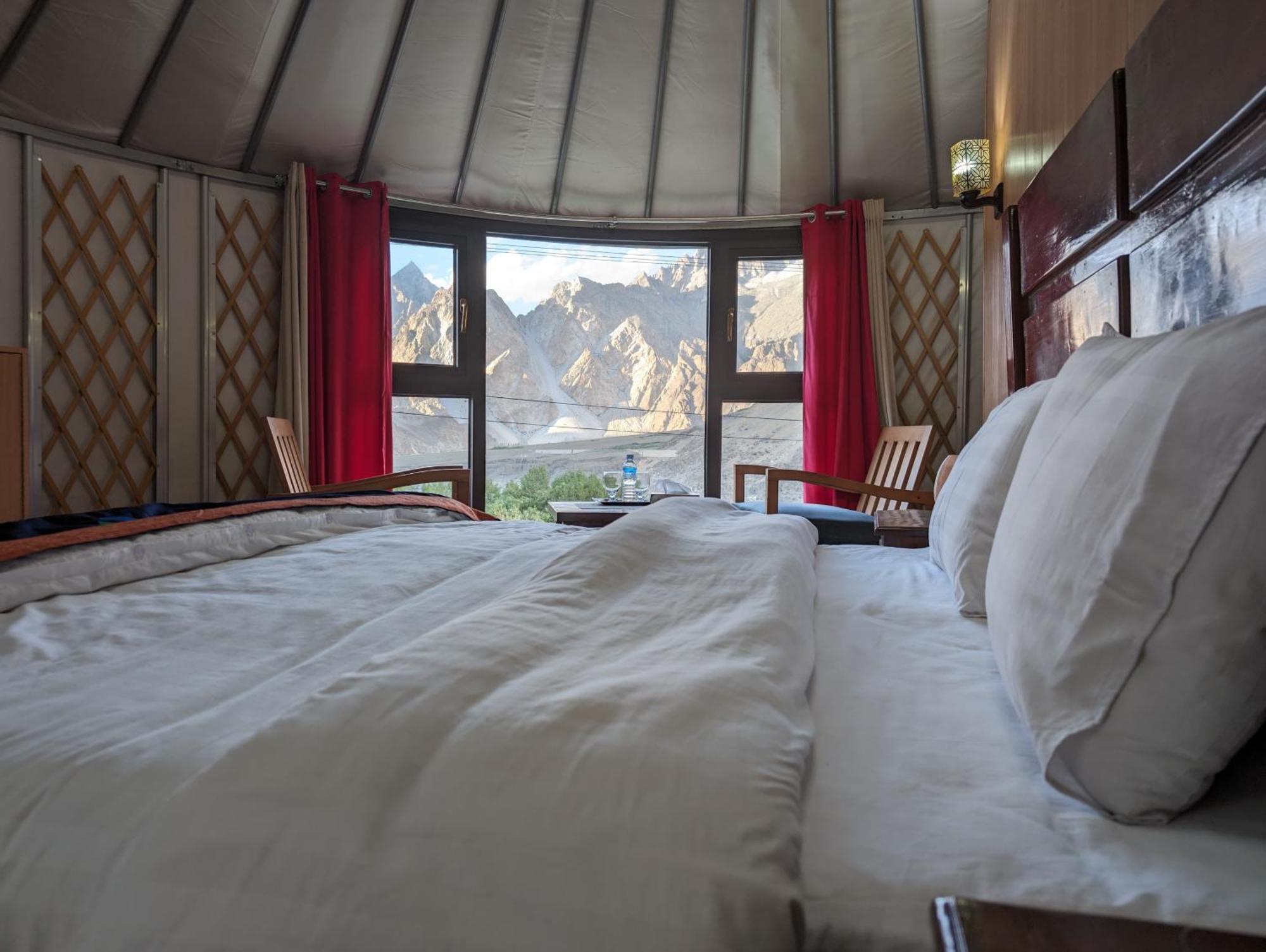 Apex Hotels And Resorts Hussaini Karimabad  Eksteriør billede