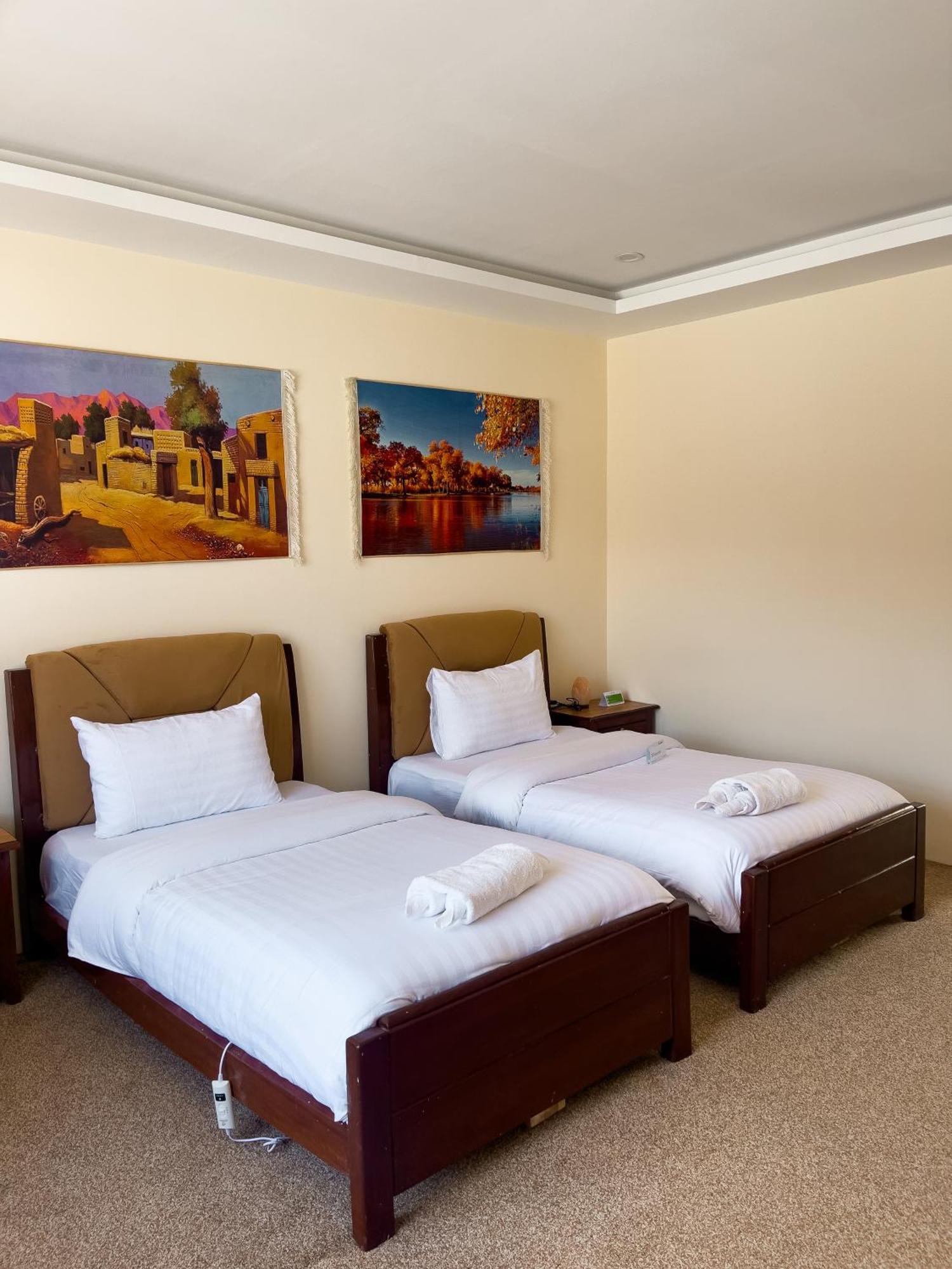 Apex Hotels And Resorts Hussaini Karimabad  Eksteriør billede
