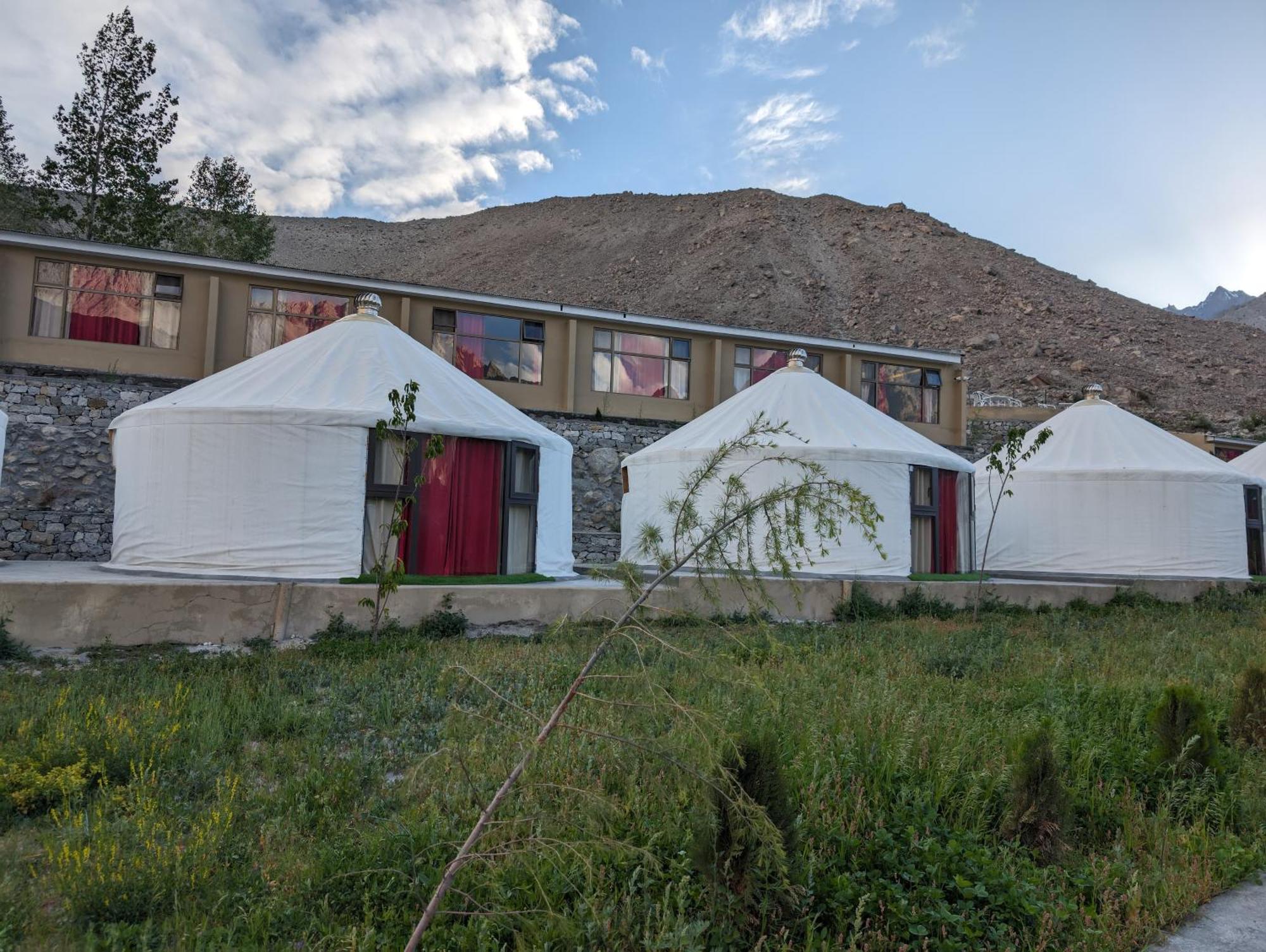 Apex Hotels And Resorts Hussaini Karimabad  Eksteriør billede
