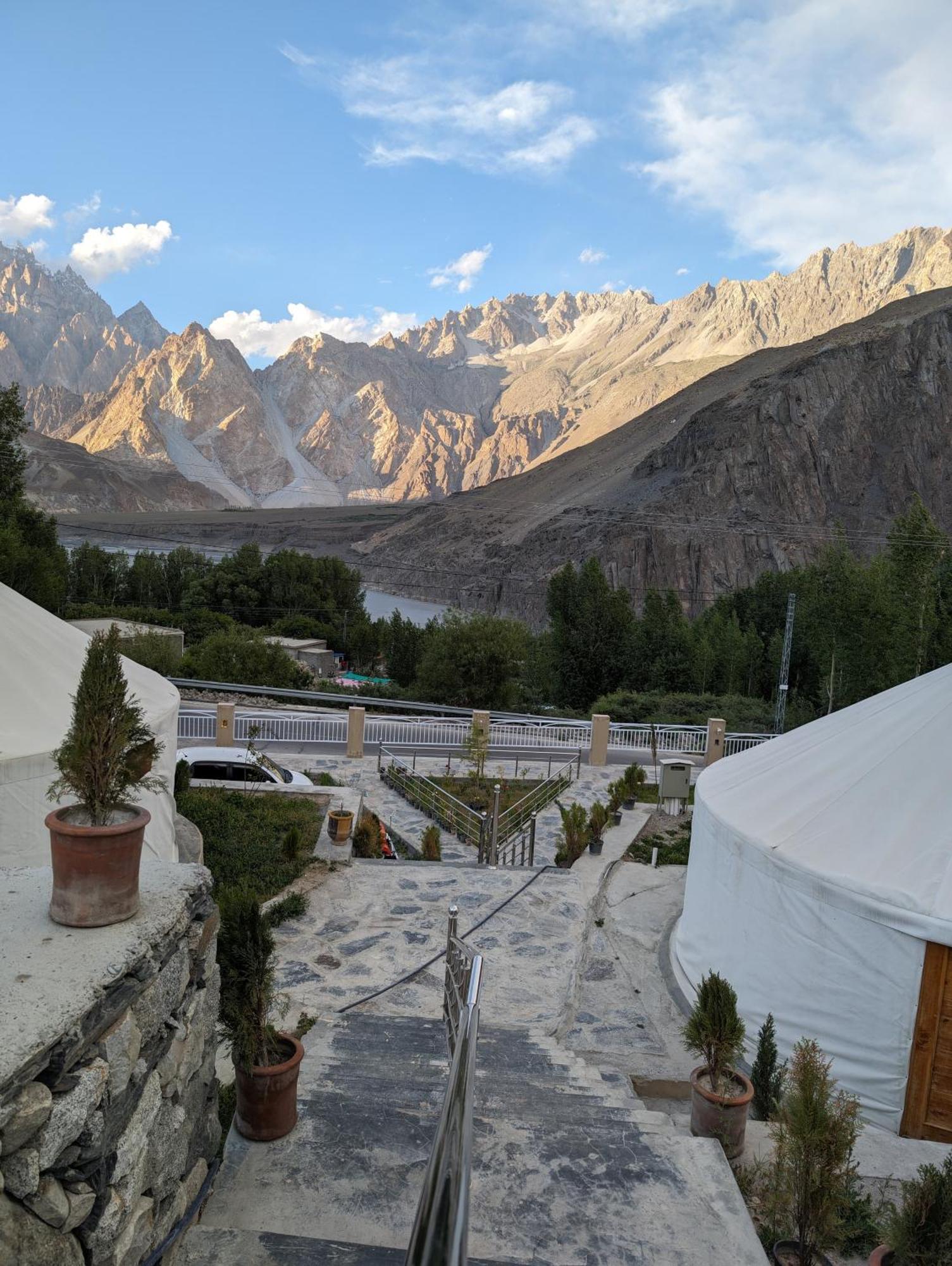 Apex Hotels And Resorts Hussaini Karimabad  Eksteriør billede