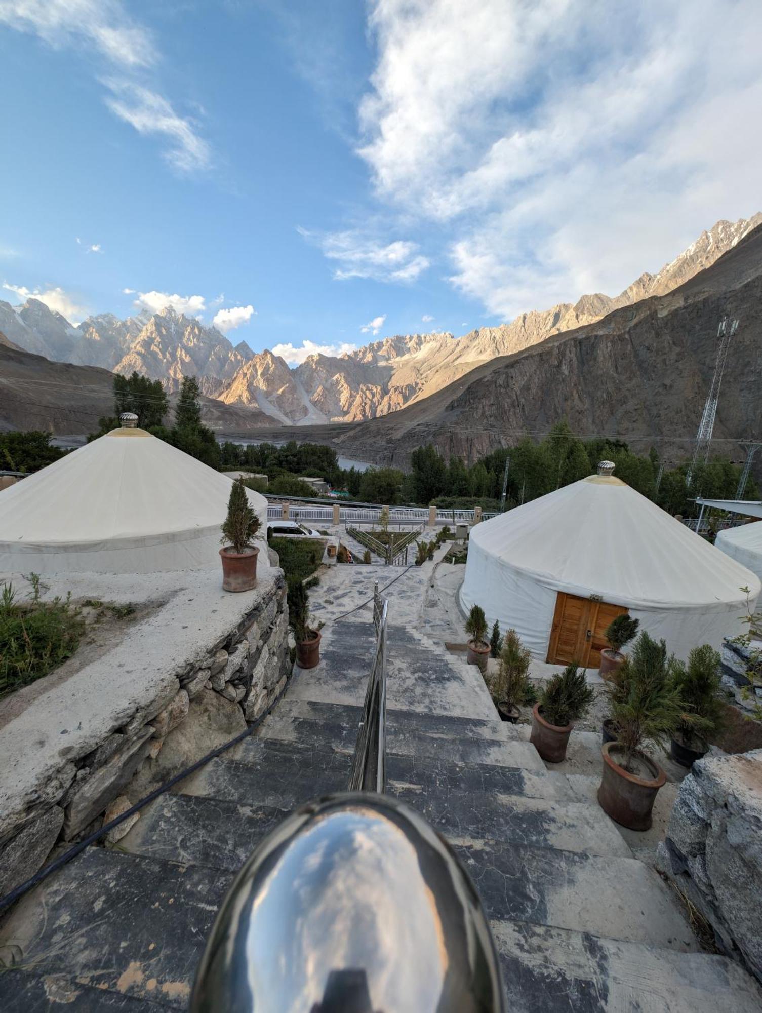 Apex Hotels And Resorts Hussaini Karimabad  Eksteriør billede