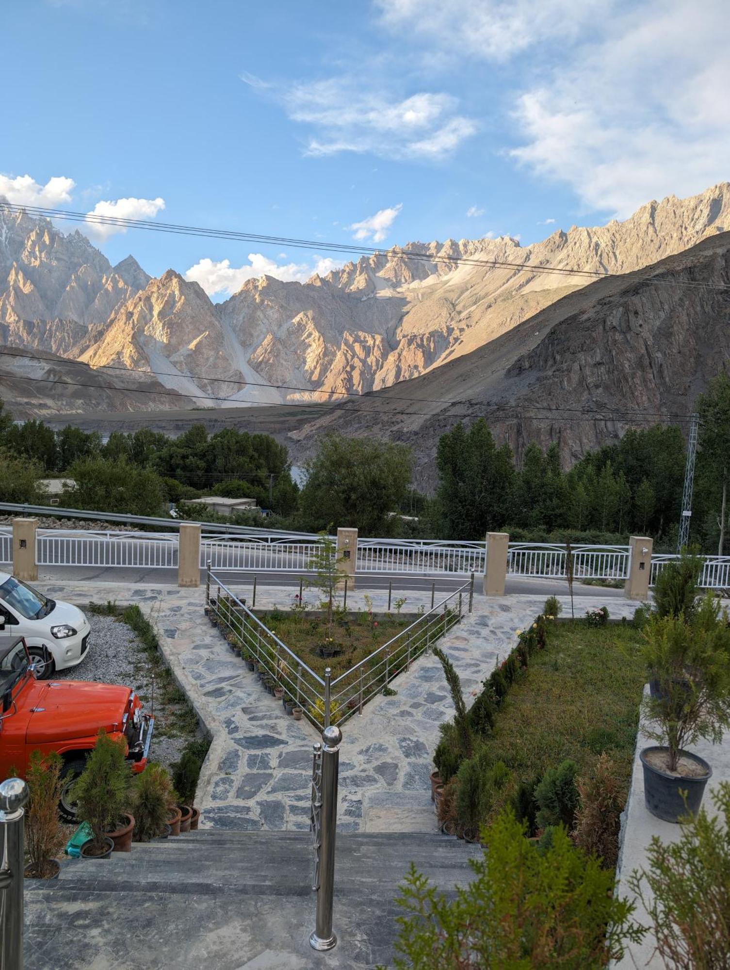 Apex Hotels And Resorts Hussaini Karimabad  Eksteriør billede