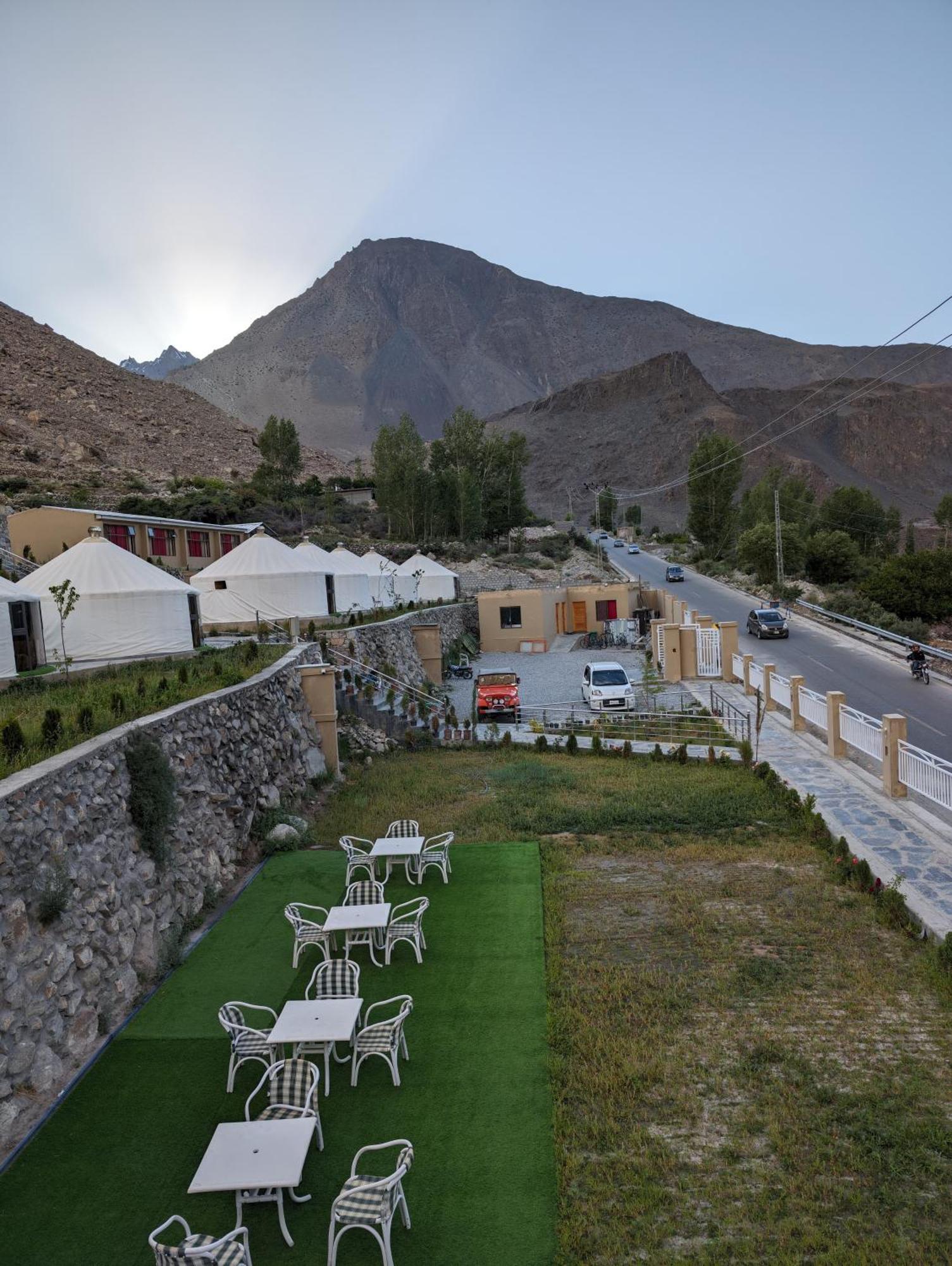 Apex Hotels And Resorts Hussaini Karimabad  Eksteriør billede