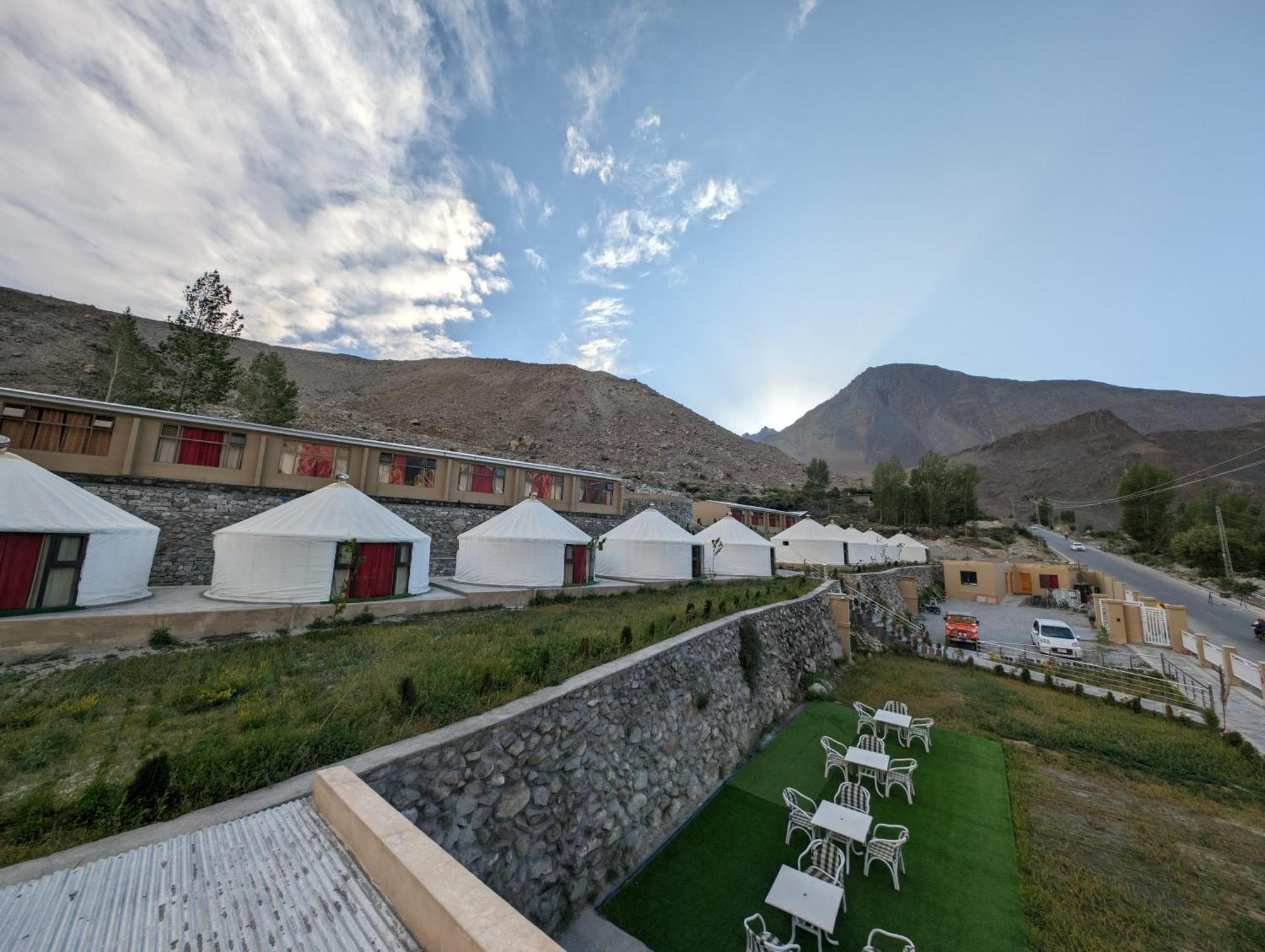 Apex Hotels And Resorts Hussaini Karimabad  Eksteriør billede