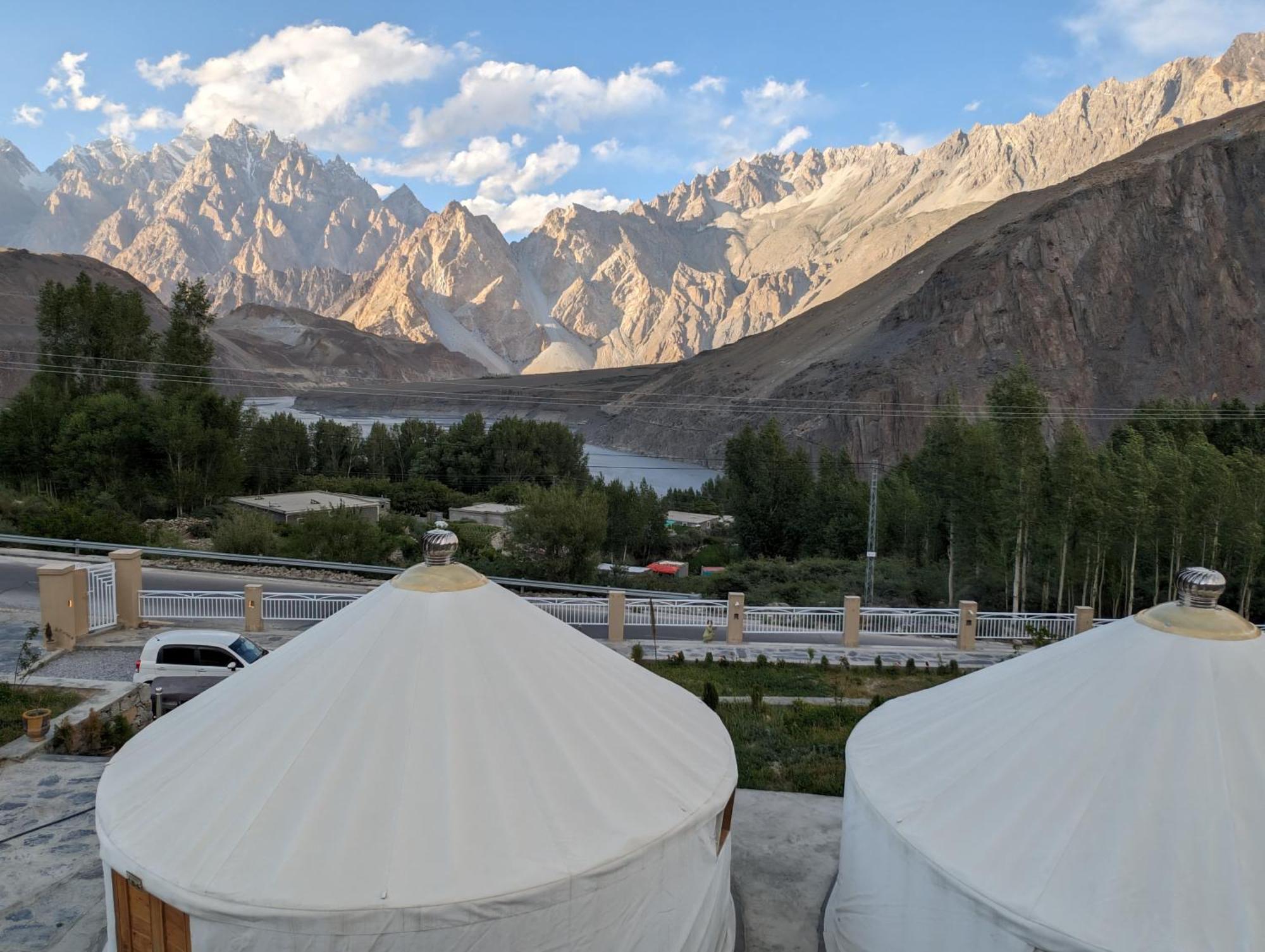 Apex Hotels And Resorts Hussaini Karimabad  Eksteriør billede