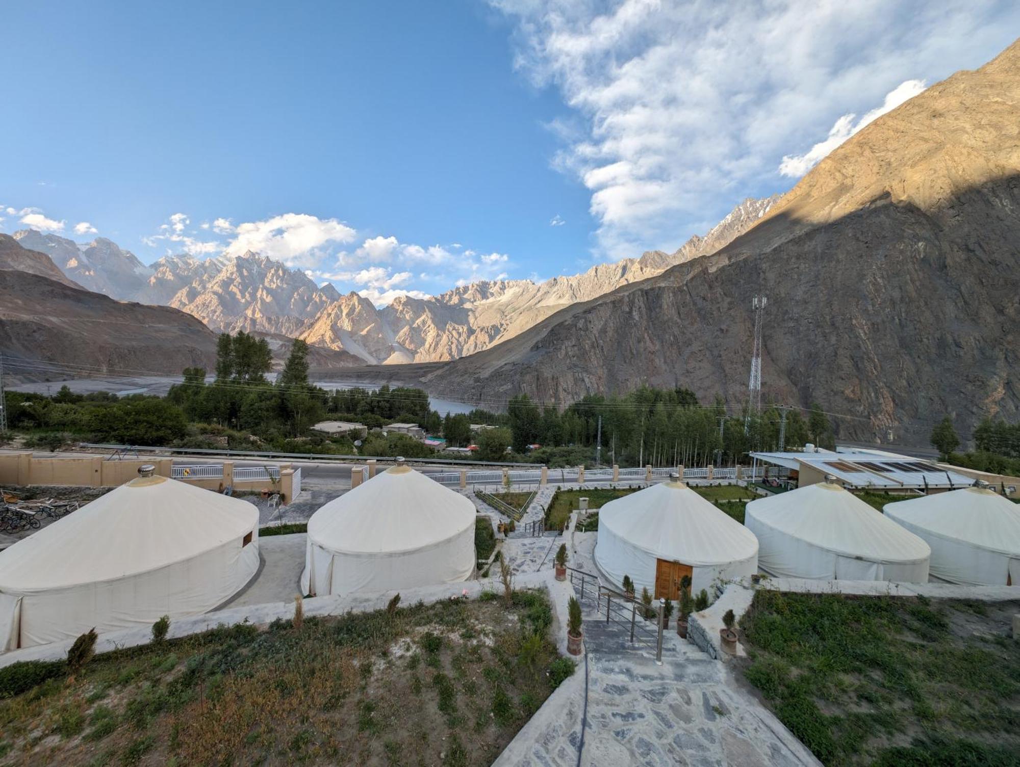 Apex Hotels And Resorts Hussaini Karimabad  Eksteriør billede