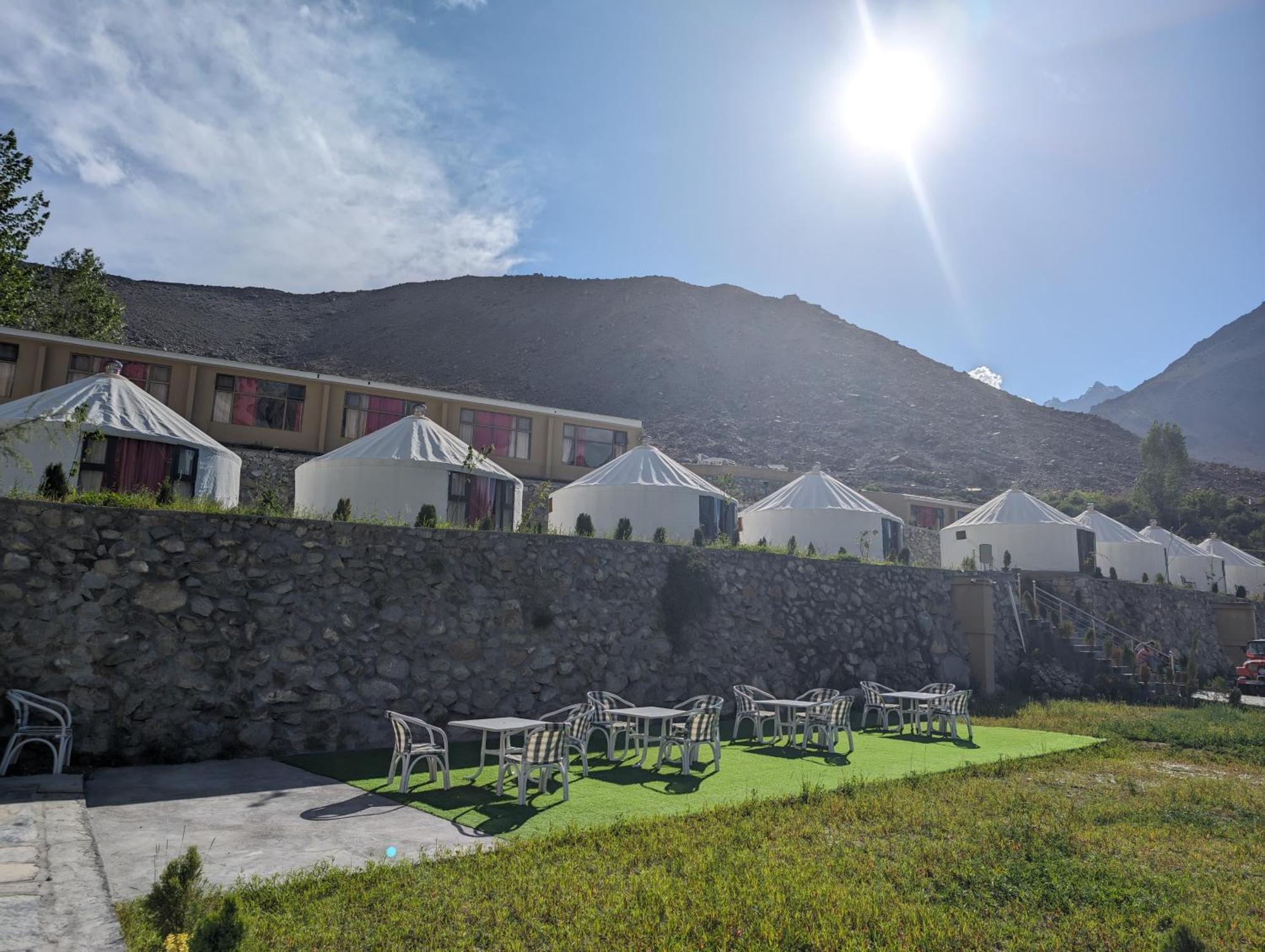 Apex Hotels And Resorts Hussaini Karimabad  Eksteriør billede