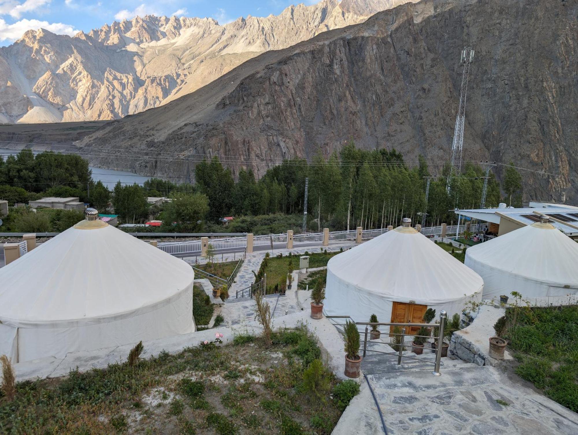 Apex Hotels And Resorts Hussaini Karimabad  Eksteriør billede