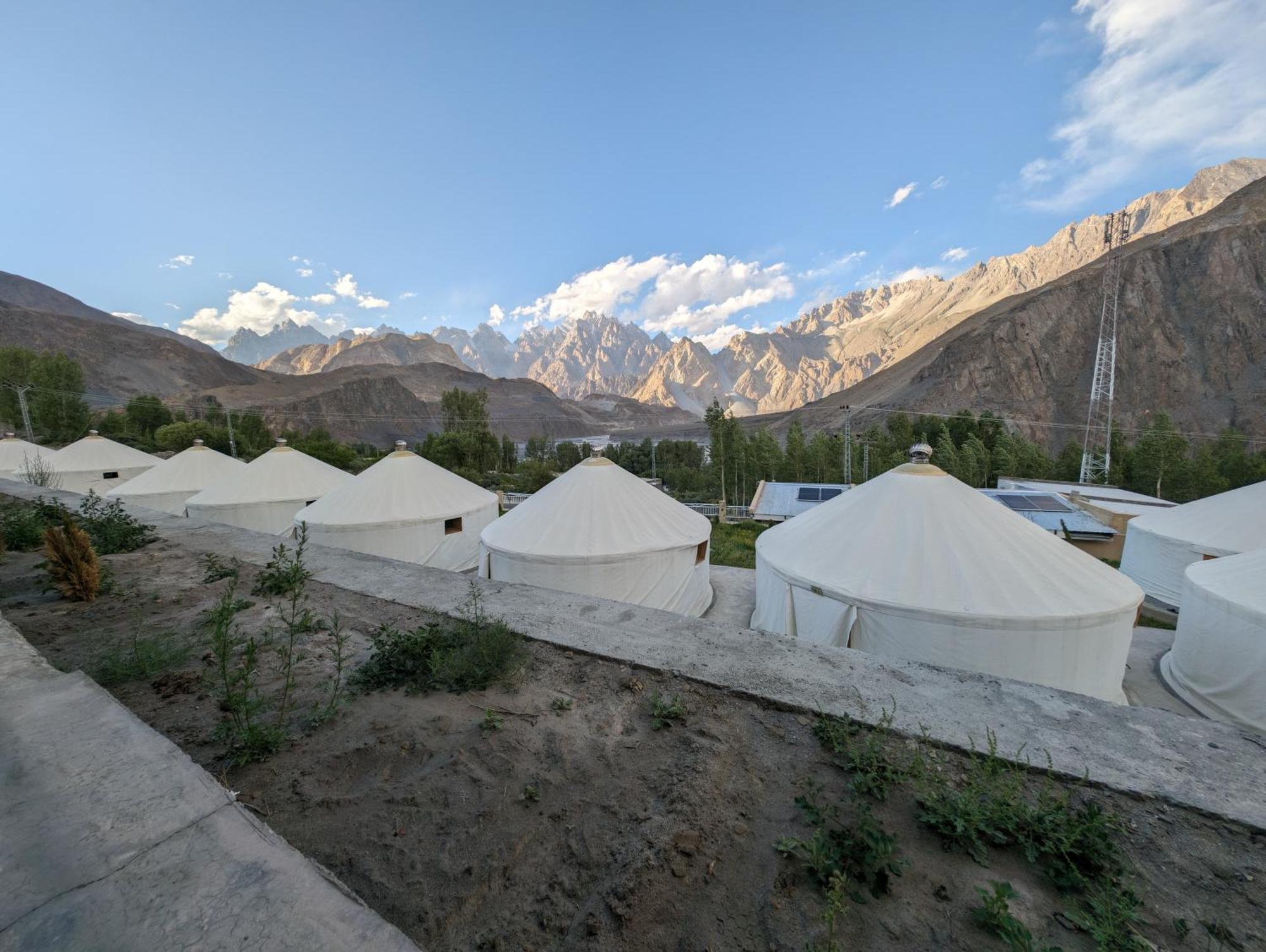 Apex Hotels And Resorts Hussaini Karimabad  Eksteriør billede