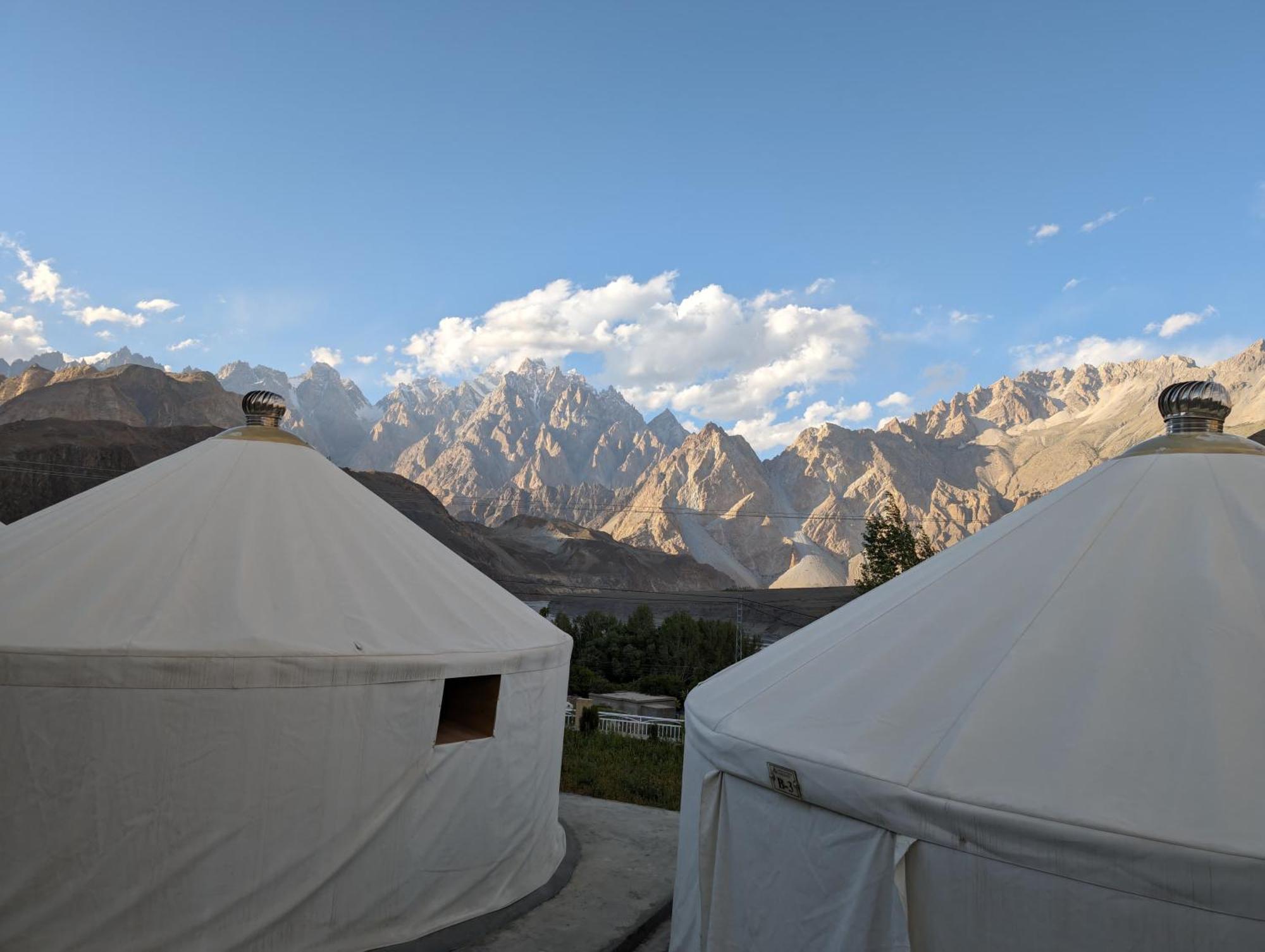 Apex Hotels And Resorts Hussaini Karimabad  Eksteriør billede
